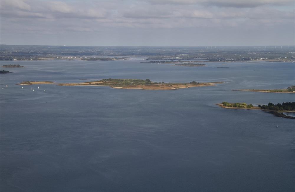 Vue aérienne du Golfe du Morbihan et ses îles - Camping Le Diben ***